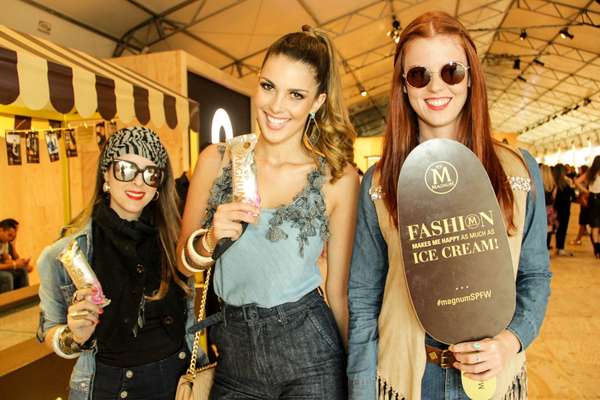 Larissa Lenarduzzi, 27, jornalista, Francine Pantalão, 25, modelo, e Tayane Ruibal, 23, modelo