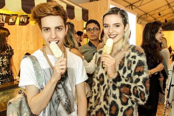 Alexandre Teixeira, 19, estudante, e Malu Ferreira, 18, modelo