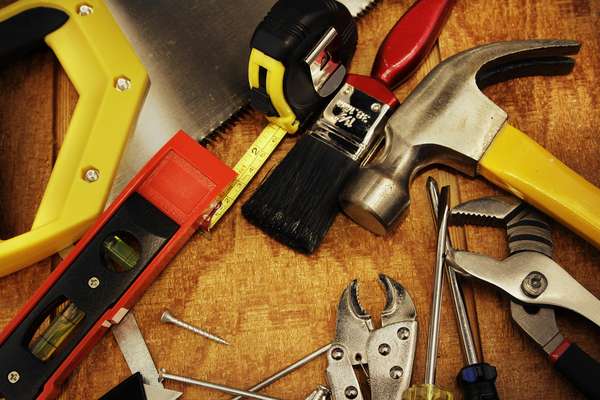 Reparos domésticos: franquias desse tipo não precisam de uma sede, pois o franqueado vai até o cliente para prestar o serviço. Um exemplo é a Doutor Faz Tudo, que requer um investimento inicial de ao menos R$ 23 mil e prevê retorno em 6 a 12 meses