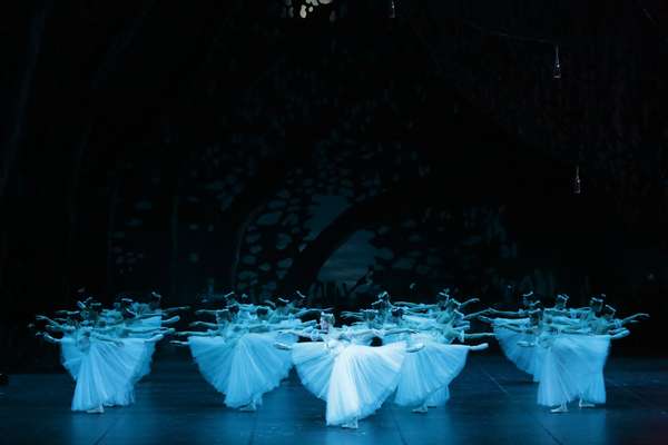 Cena de “Giselle”, um dos clássicos da dança que serão apresentados pelo Bolshoi no Brasil
