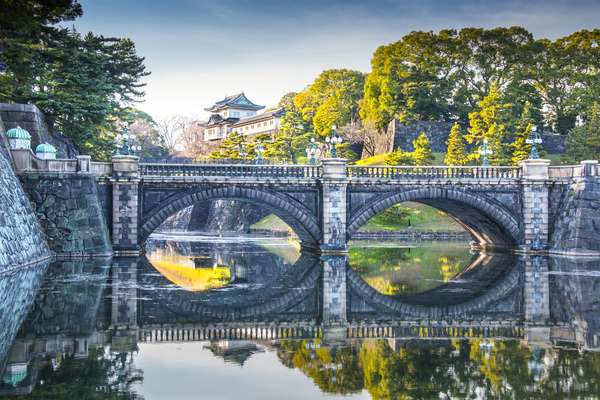 Palácio Imperial - Residência oficial do imperador do Japão, o Palácio Imperial, chamado de Kōkyo, foi construído em 1457 e abriga a corte desde 1868. Localizado em uma grande área de parque cercada por muralhas, teve que ser reconstruído após a 2ª Guerra Mundial