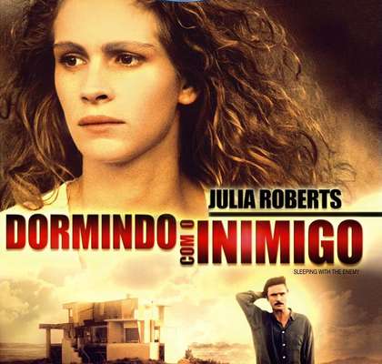 “Dormindo com o Inimigo” conta a história de Sara, uma mulher que parece ter um casamento feliz e próspero com Martin (Patrick Bergin), mas que na realidade vive o pior dos pesadelos ao lado marido