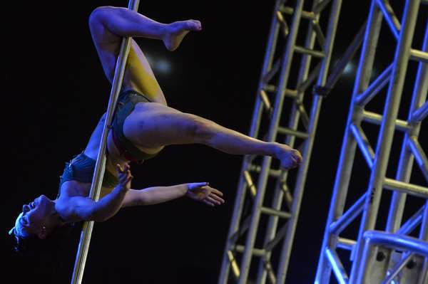 Competição de pole dance foi principal destaque da feira Arnold Classic Brasil 2015, promovida por Arnold Schwarzenegger e que acontece neste sábado (30) no Rio de Janeiro