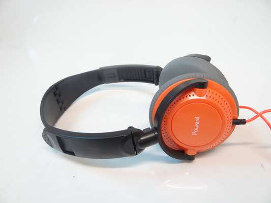 Para o namorado high-tech: Headphone Sport Fashion, fabricado pela Power4, em duas versões - intra-auricular e headphone -, além de três opções de cores - verde, laranja e azul - e 40 mw de potência. Por R$ 199. Disponível nas lojas da Nexar. SAC: www.nexarvirtual.com.br