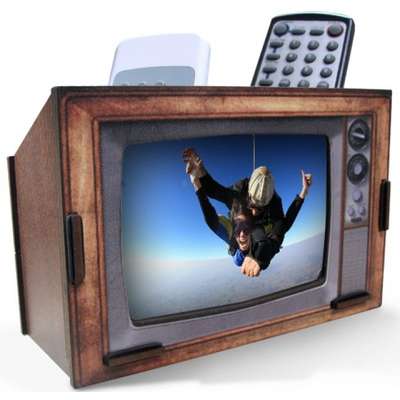 Porta-retrato e Porta-controle TV Retrô. Da Istick Online. Por R$ 89. SAC: (11) 3743-1066