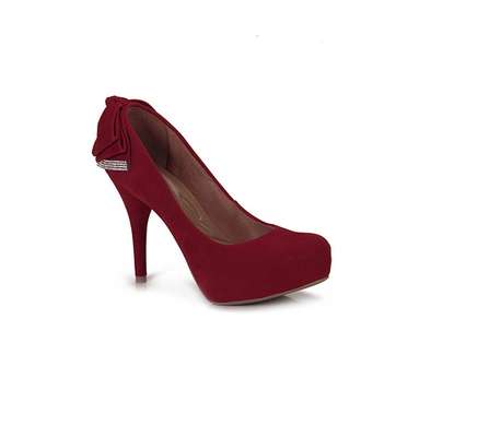 Sapato Scarpin Feminino Lara - Vermelho. Da Lara. Por R$ R$ 149,99. Disponível na Passarela.com. SAC: (11) 4531-7950