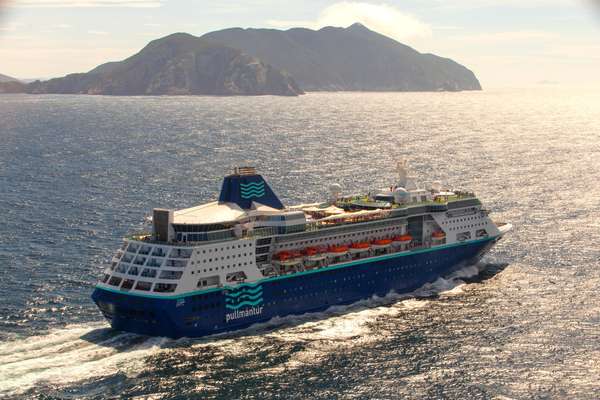Empress - O primeiro navio a chegar ao Brasil para a temporada 2015/2016 será o Empress, da Pullmantur, que deve atracar no Brasil em 4 de novembro. Embarcação conhecida do público brasileiro, o Empress conta com capacidade para 1.877 hóspedes, áreas de recreação para adultos, jovens e crianças, danceterias e lounges, e restaurante à la carte