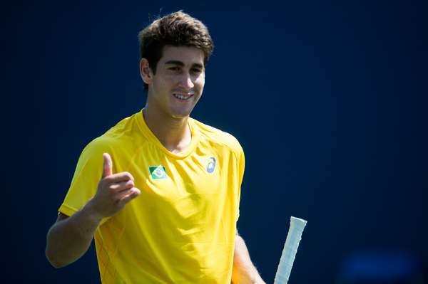 Orlando Luz não encontrou dificuldades para vencer na estreia do Pan de Toronto, mas jogou para público de apenas oito pessoas
