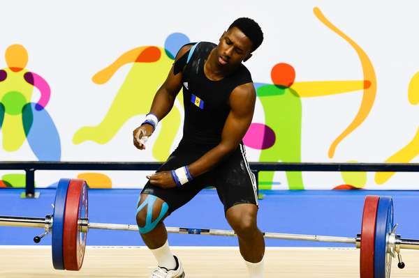 Competindo pela categoria masculina de 77kg, o atleta de Barbados, Brien Best, acabou se contundindo na sua primeira tentativa na prova ao levantar 115kg. O halterofilista foi atendido pelos médicos, tentou novamente, mas caiu mais uma vez e saiu amparado por sua equipe