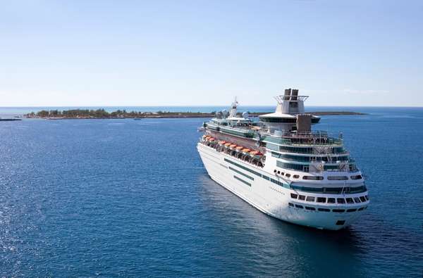 Demanda de hóspedes fez Royal Caribbean manter navio na frota