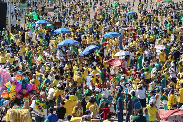 Protesto contra a presidente Dilma e o governo do PT organizado pelos movimentos Brasil Livre, Vem Pra Rua e Revoltados ON LINE, neste domingo (16)