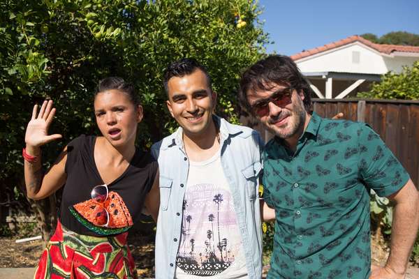 Simón y Li junto a Ruben Casas, ganador de Terra Live Music Home Sessions. Los tres con sonrisa de oreja a oreja.