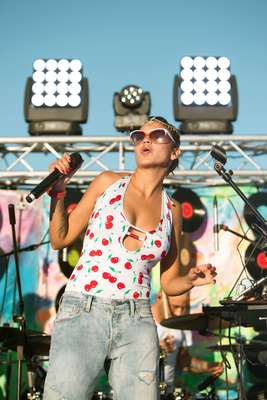 Li Saumet y Simón Mejía de Bomba Estéreo pusieron a cantar y a bailar a todo el vecindario durante el concierto de Terra Live Music Home Sessions. Ruben Casas fue el feliz ganador de esta experiencia única. Sin duda un momento memorable y lleno de los ritmos latinos y electrónicos de este dueto colombiano.
