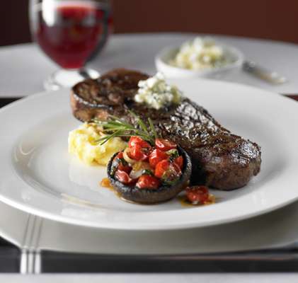 Casa de carnes Chops Grille oferece cortes nobres a bordo do Rhapsody of the Seas, da Royal Caribean