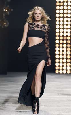 A semana de moda de Paris apresenta as coleções de primavera/verão 2016 entre 29 de setembro e 7 de outubro; a grife Redemption misturou renda e recortes ousados