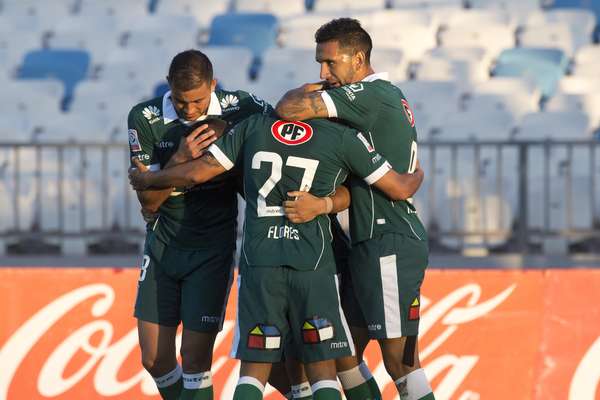 Deportes Antofagasta rescató un agónico empate este jueves por 2-2 frente a Santiago Wanderers en el estadio Calvo y Bascuñán gracias a un gol de su arquero, en el encuentro que abrió la 14ª fecha del Torneo de Apertura. El cuadro caturro vencía por dos goles de diferencia, pero en el último suspiro del encuentro los Pumas lograron una paridad gracias al meta Matías Dituro.