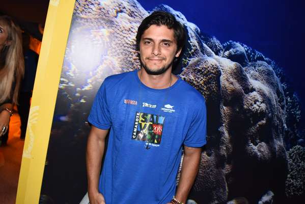 O ator Bruno Gissoni aproveitou a primeira noite de Carnaval em Salvador