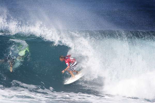 Pipeline - O local dos sonhos de todo surfista do mundo, Pipeline, em Oahu, no Havaí, é para poucos. No local onde o surfe foi inventado estão algumas das mais desafiadoras e difíceis ondas do planeta, onde amadores nem sonham em tentar entrar na água