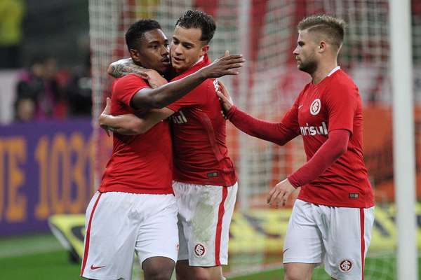 Vitinho marcou o gol que garantiu o triunfo do Inter sobre o Atlético-PR por 1 a 0; equipe gaúcha está invicta no torneio