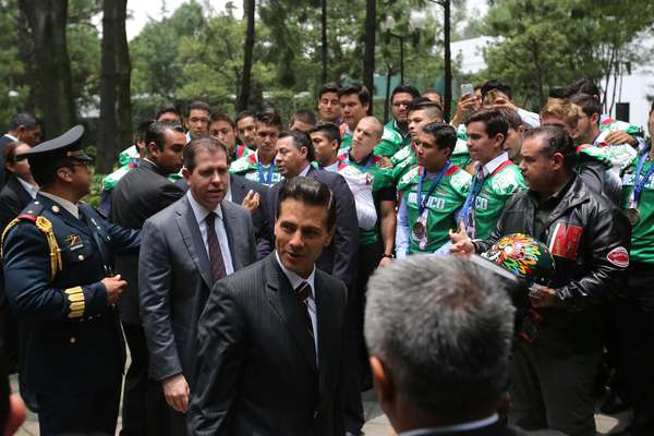 Visita de la Selección U19 durante la ceremonia de abanderamiento de la delegación mexicana que participará en los próximos Juegos Olímpicos de Río 2016