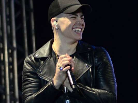 Biel não faz mais parte da gravadora Warney Music. A empresa rompeu na tarde de quarta-feira, 3 de agosto de 2016, o contrato com o cantor