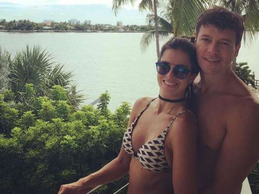 Vera Viel exaltou o casamento com Rodrigo Faro e afirmou: 'Temos momentos discussão'