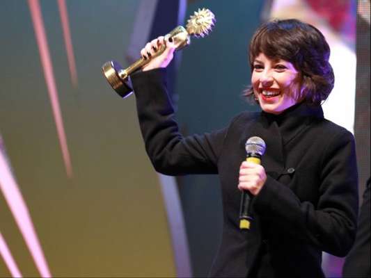 Andreia Horta ganhou o Kikito de Melhor Atriz pela atuação no longa 'Elis' na noite de sábado, 3 de setembro de 2016