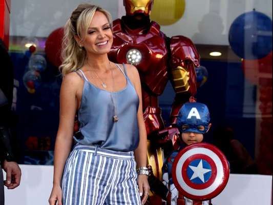 Eliana é realizada como mãe após nascimento do filho, Arthur, de cinco anos, fruto do relacionamento com seu ex-marido João Marcelo Bôscoli