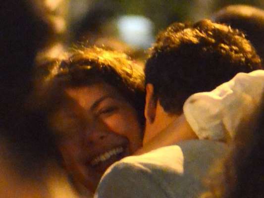 Fabíula Nascimento e Marco Pigossi se negam a falar sobre fotos íntimas em bar. Flagra aconteceu nesta quinta-feira, 06 de outubro de 2016