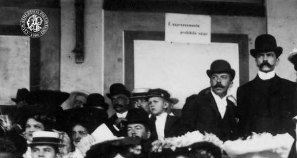 L! obteve fotos especiais do Velódromo. Registro histórico mostra placa: "É expressamente proibido vaiar"