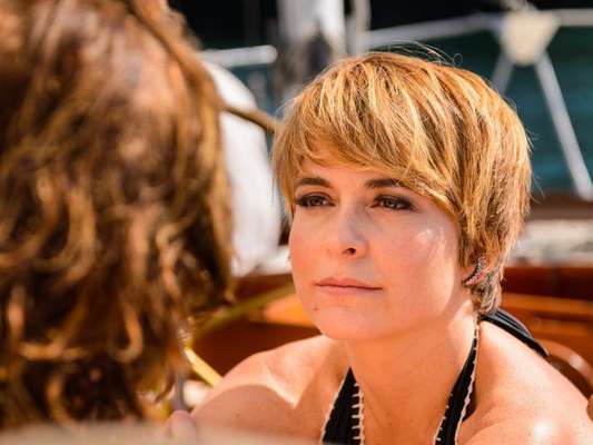Helô (Claudia Abreu) diz a Pedro (Reynaldo Gianecchini) que eles terão que se afastar por um tempo, na novela 'A Lei do Amor', a partir de 20 de outubro de 2016