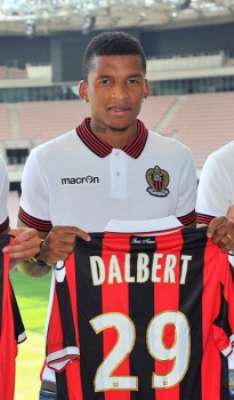 Dalbert chegou ao Nice no início desta temporada, após boa passagem pelo Vitória de Guimarães