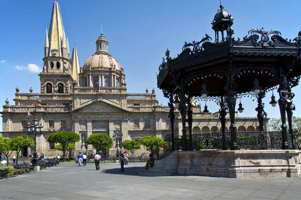 Localizada no Oeste mexicano, a cidade de Guadalajara tem em seu centro histórico muitas influências da época em que ela foi colônia espanhola. É impossível não se encantar com sua arquitetura colonial, que vai da barroca a neoclássica e art nouveau