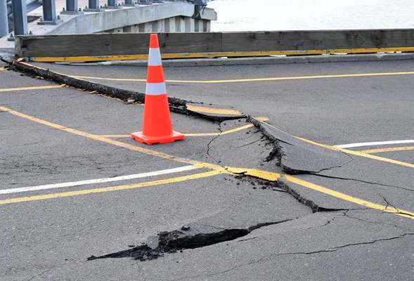 Acesso à rampa para o Bluebrige Cook Strait Ferry ficou com rachaduras provocadas pelo terremoto