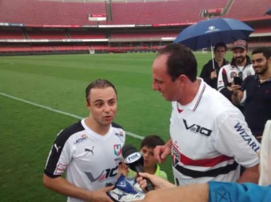 Última aparição de Rogério Ceni foi após o GP Brasil de Fórmula 1 na tradicional pelada dos pilotos no Morumbi