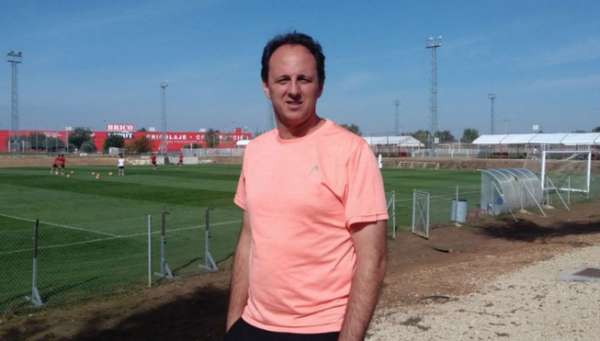 Rogério Ceni em visita ao Sevilla, na preparação para ser técnico