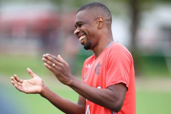 Juan renovou com o Flamengo por mais um ano