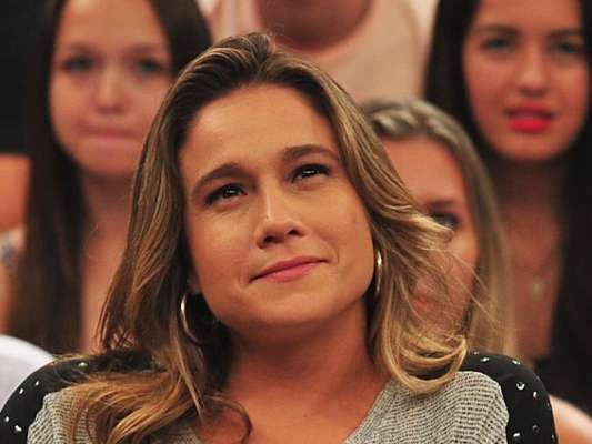 Fernanda Gentil chorou ao falar da tragédia envolvendo o time da Chapecoense, no 'Esporte Espetacular' deste domingo, 4 de dezembro de 2016: 'Mensagem de carinho'