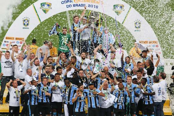 Grêmio encerra jejum de 15 anos e vira único penta