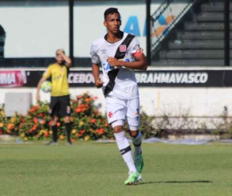 Confira fotos a seguir de Caio Monteiro com a camisa do Vasco na galeria especial do LANCE!