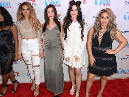 Camila Cabello, ex-Fifth Harmony, nega desavenças ao deixar grupo em postagem nesta segunda-feira, dia 19 de dezembro de 2016