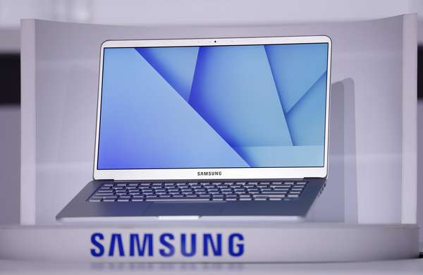 Tras el fiasco de los teléfonos inteligentes Galaxy Note 7, Samsung contraatacó con televisores y portátiles, así como con novedades en electrodomésticos de última generación (refrigeradores y lavadoras) y en relojes inteligentes.