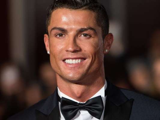 Cristiano Ronaldo posa com sua nova namorada em prêmio da Fifa nesta segunda-feira, dia 09 de janeiro de 2017