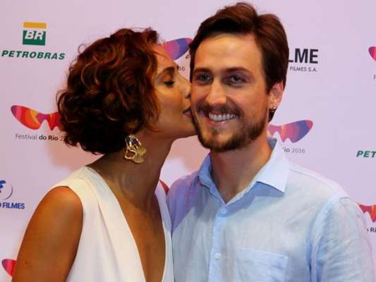 Camila Pitanga e Igor Angelkorte negam fim de namoro. 'Sem crise', diz assessoria de imprensa da atriz nesta terça-feira, 10 de janeiro de 2017