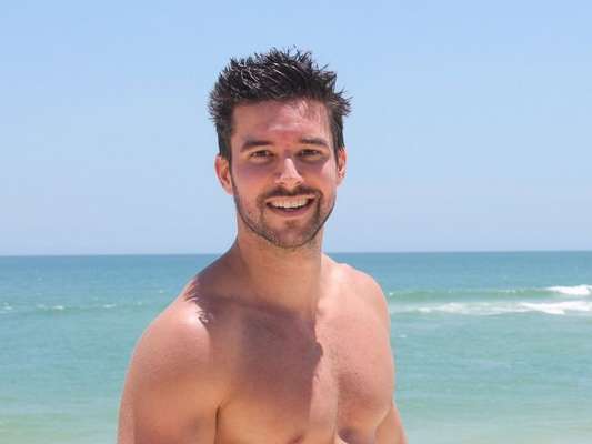 Bernardo Velasco vai protagonizar a novela da Record TV, 'Belaventura', confirmou ao Purepeople a assessoria da emissora