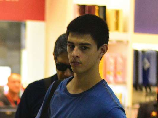 Amigo de Vinícius Bonemer, Giuliano Castro foi transferido para a unidade semi-intensiva no final da tarde desta segunda-feira, 9 de janeiro de 2017
