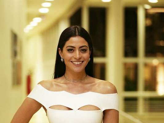 Carol Castro está grávida do primeiro filho com o violinista Felipe Prazeres, diz a coluna 'Retratos da Vida', do jornal 'Extra', nesta quarta-feira, 11 de janeiro de 2017