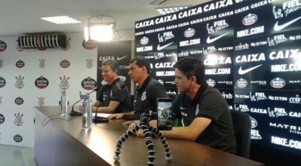 Fabio Carille apresentou nova comissão técnica