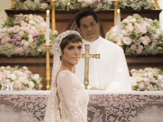 Isabella Santoni usa vestido de noiva de 50 mil em 'A Lei do Amor', como a estilista Lethicia Broinstein revelou em entrevista à revista 'Glamour' na quarta-feira, dia 11 de janeiro de 2017