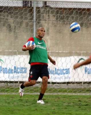 Depois de brilhar pelo Goiás em 2006, o atacante Souza foi a grande contratação do Flamengo para Liberta-2007